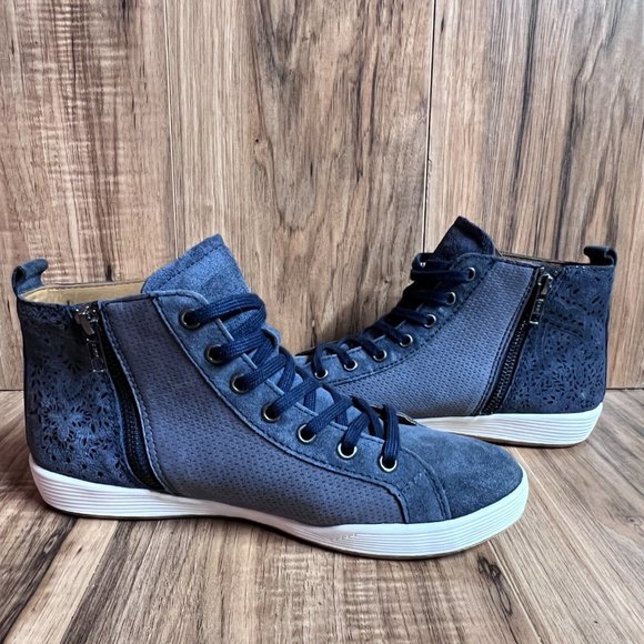 Comfortiva Align Womens Leather High Top Shoes Blue Embossed Floral EUC Size 8 - Picture 3 of 7